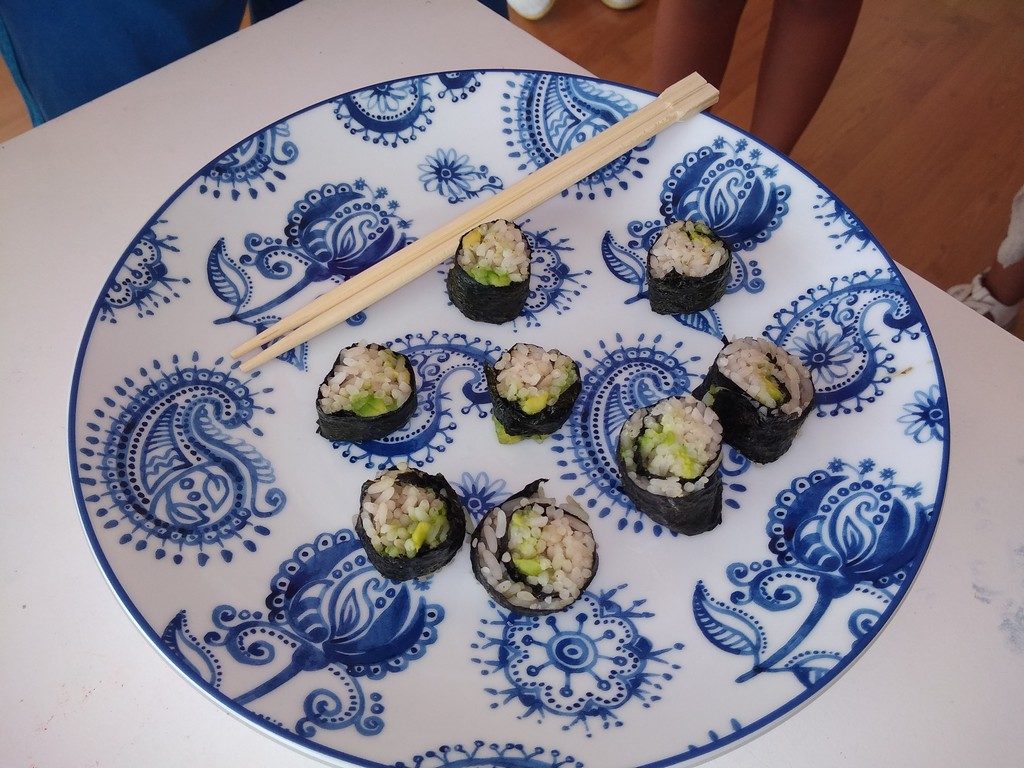 Actividad Escuela de verano 2018: Mini BabyClass MasterChef, resultado del sushi de arroz y aguacate
